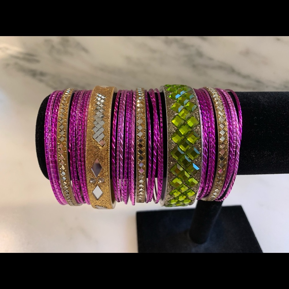 Gorgeous Bangle Bracelet Set - image 6